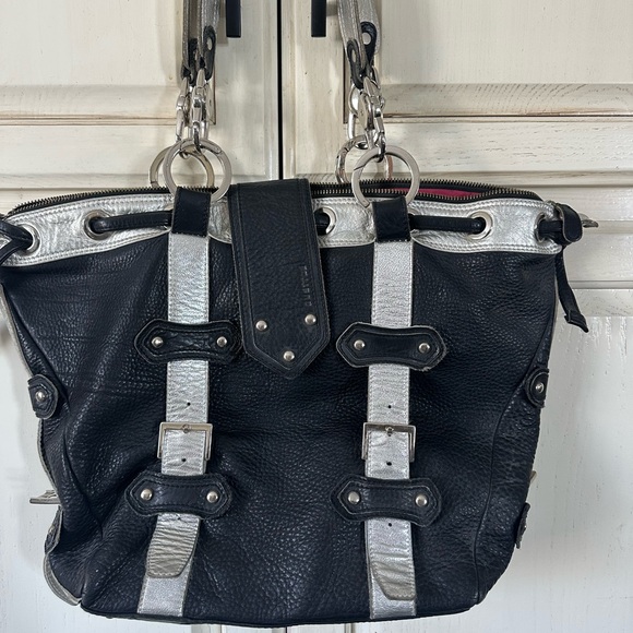 Vintage GUSTTO Black and Silver Shoulder Bag with Metallic Accents - Picture 2 of 8